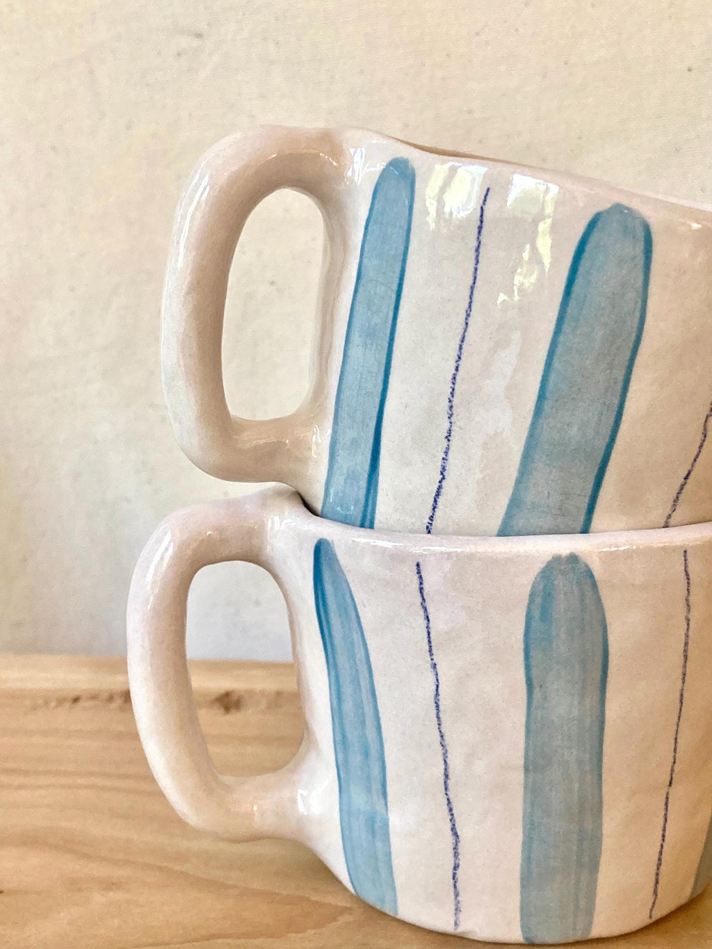Mug céramique à rayures bleues