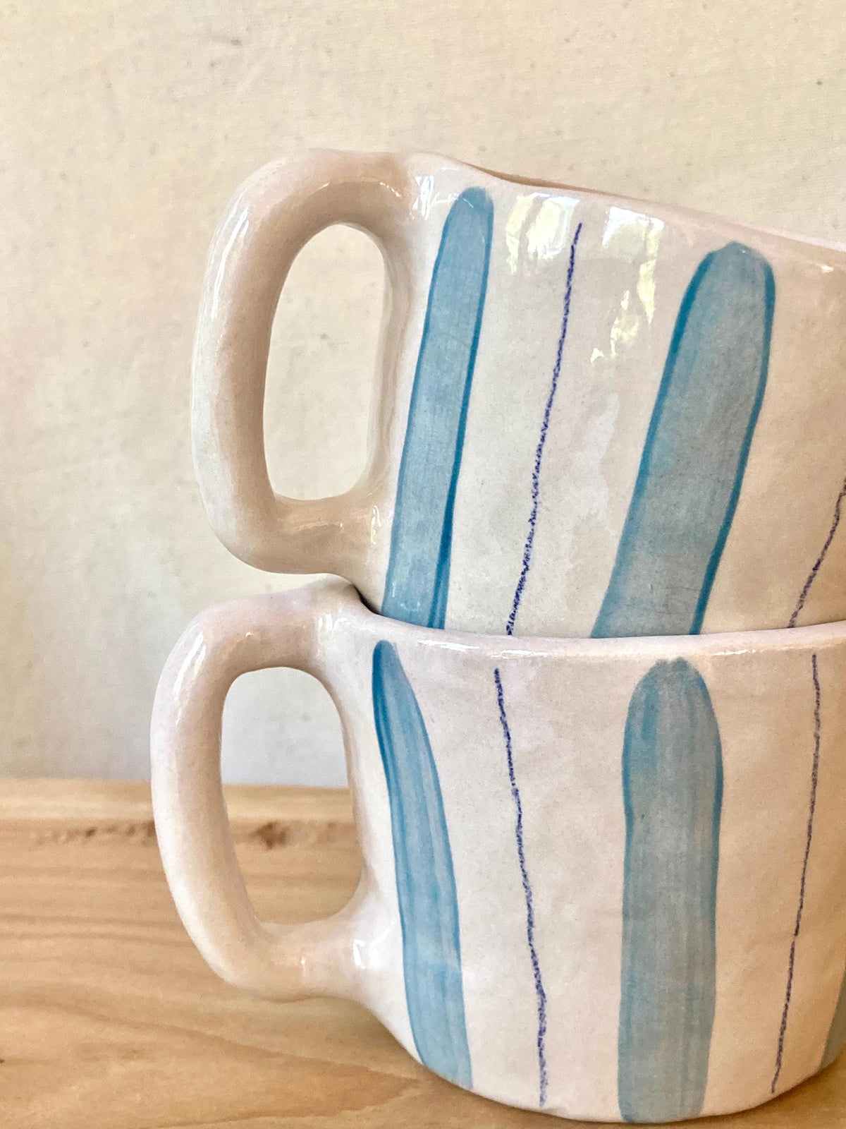 Mug céramique à rayures bleues