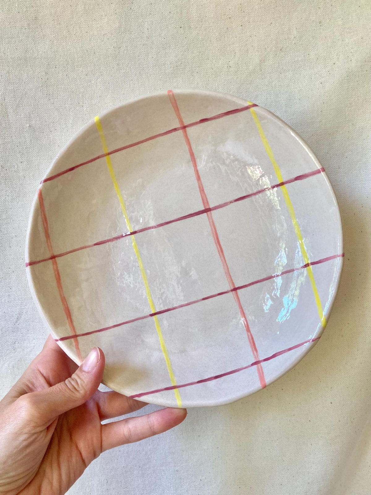 Assiette creuse céramique quadrillée rose et jaune