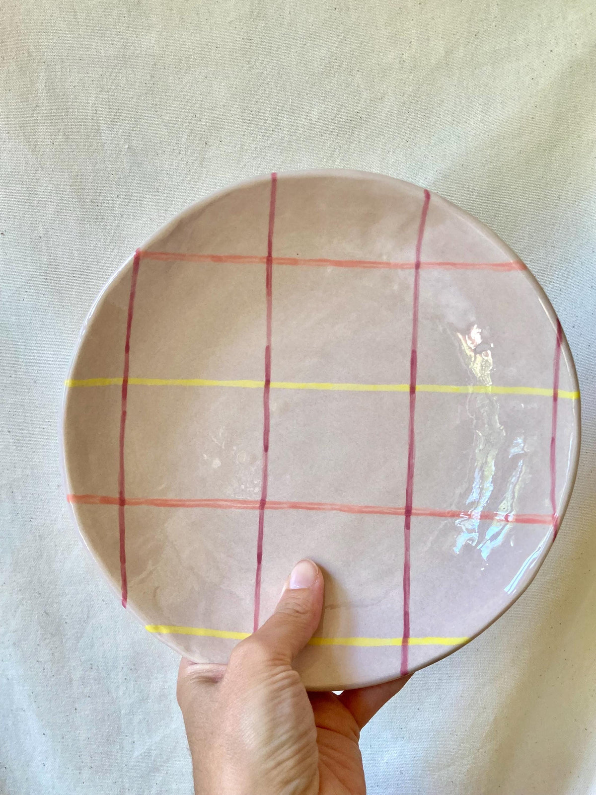 Assiette creuse céramique quadrillée rose et jaune