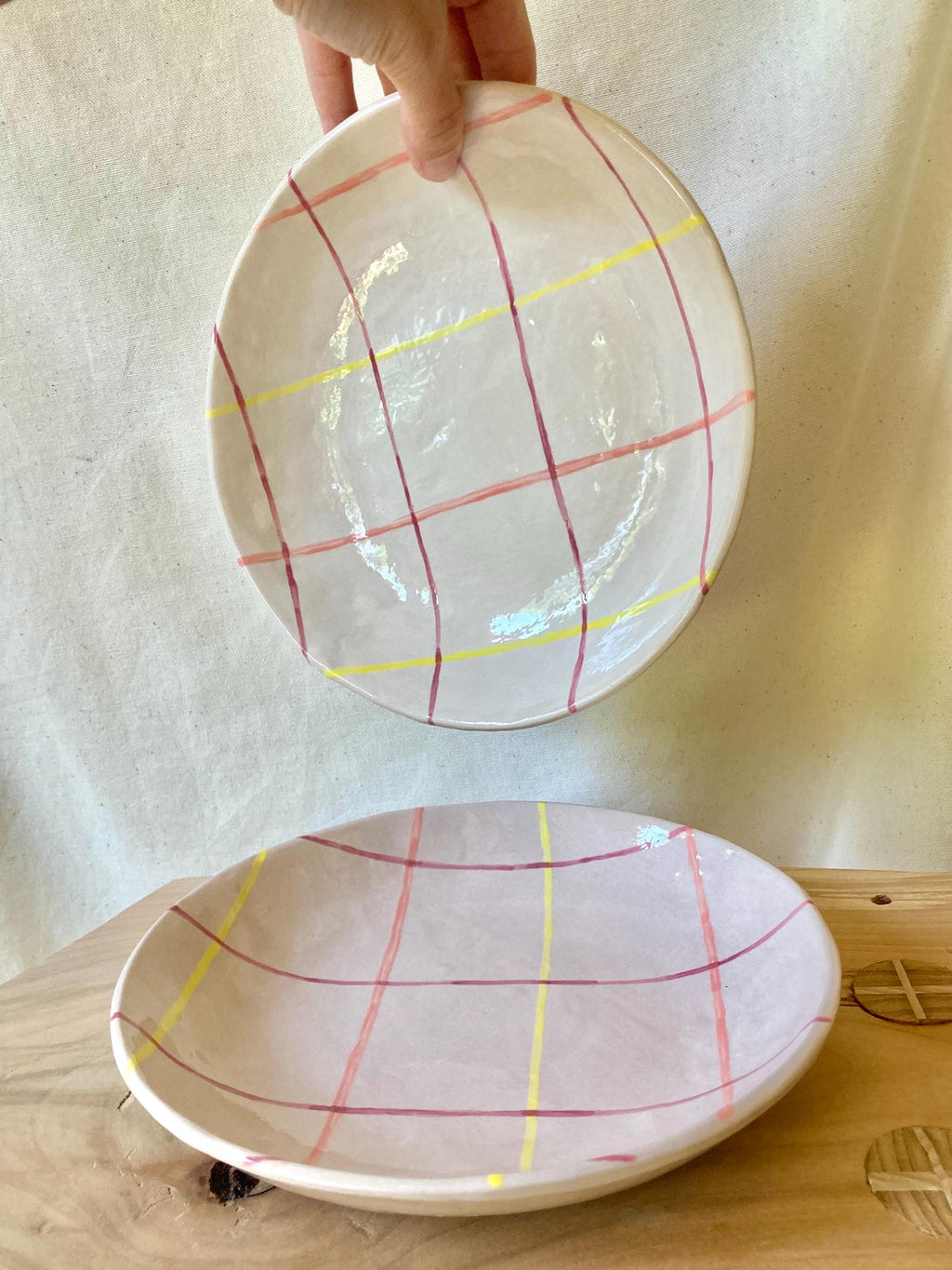 Assiette creuse céramique quadrillée rose et jaune