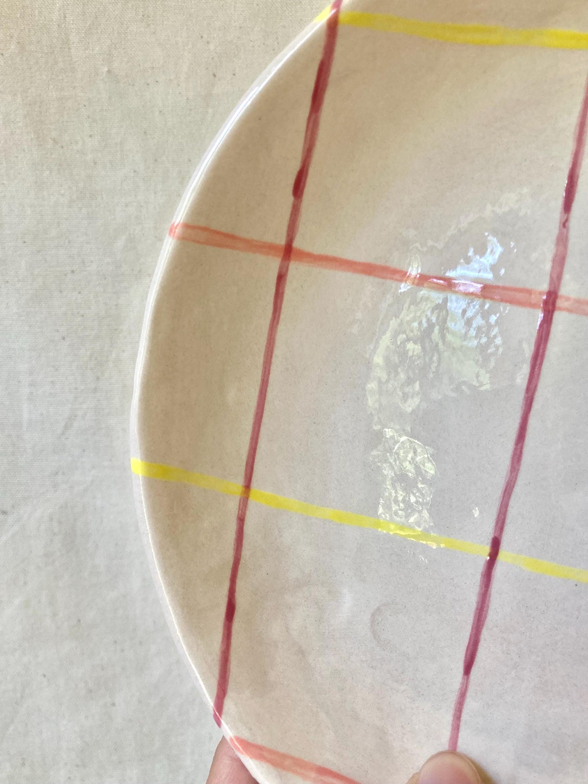 Assiette creuse céramique quadrillée rose et jaune