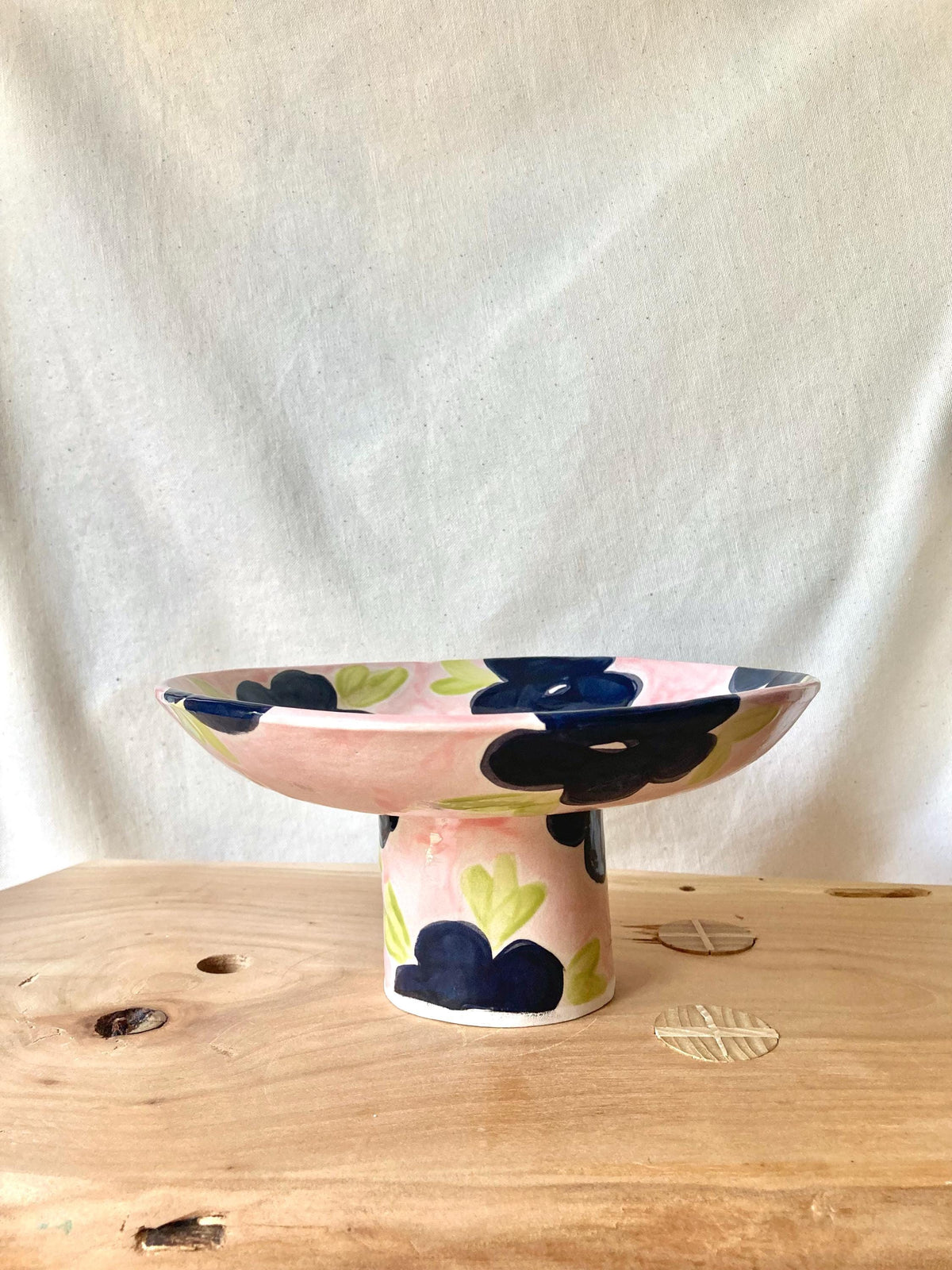 Coupe à fruit céramique fleurs noires et fond rose