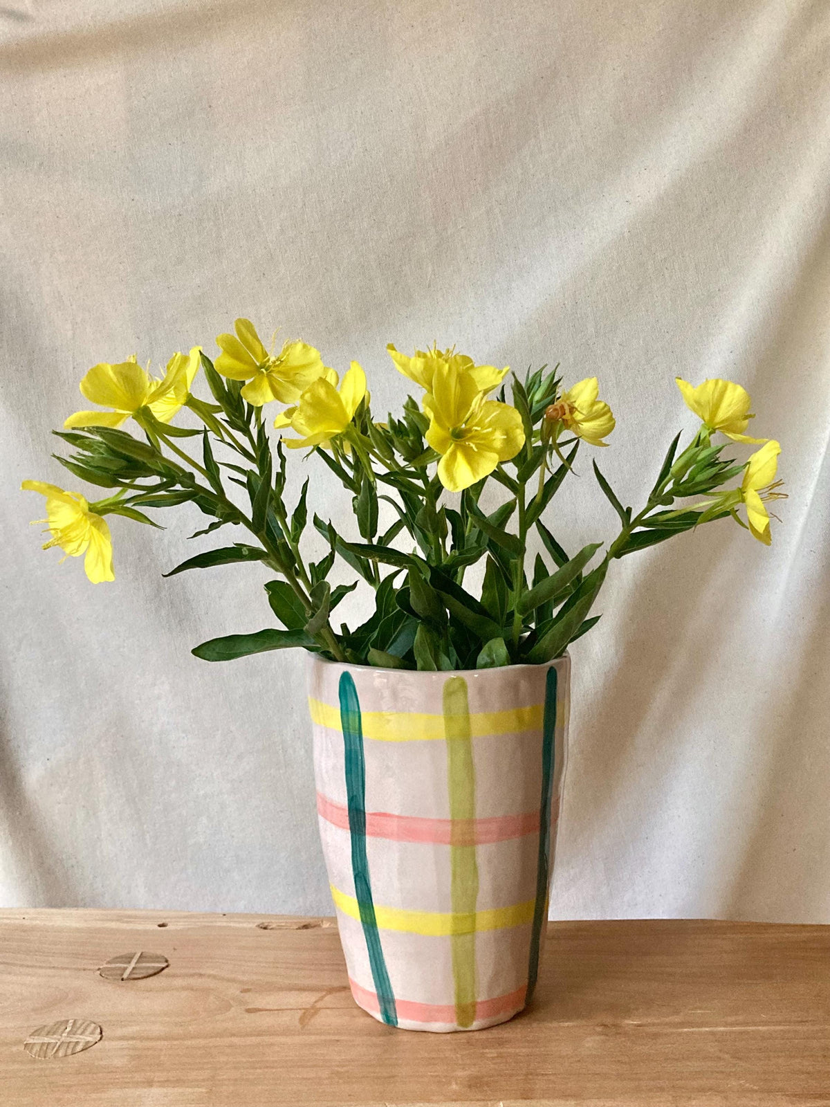 Vase céramique quadrillage jaune, rose, vert et bleu